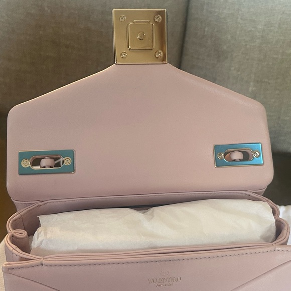 Valentino One Stud Flap Shoulder Bag in Rose Quartz- Giftable! - Picture 7 of 7